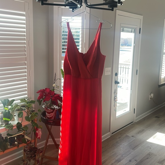 Beautiful classy red dress - Picture 8 of 8